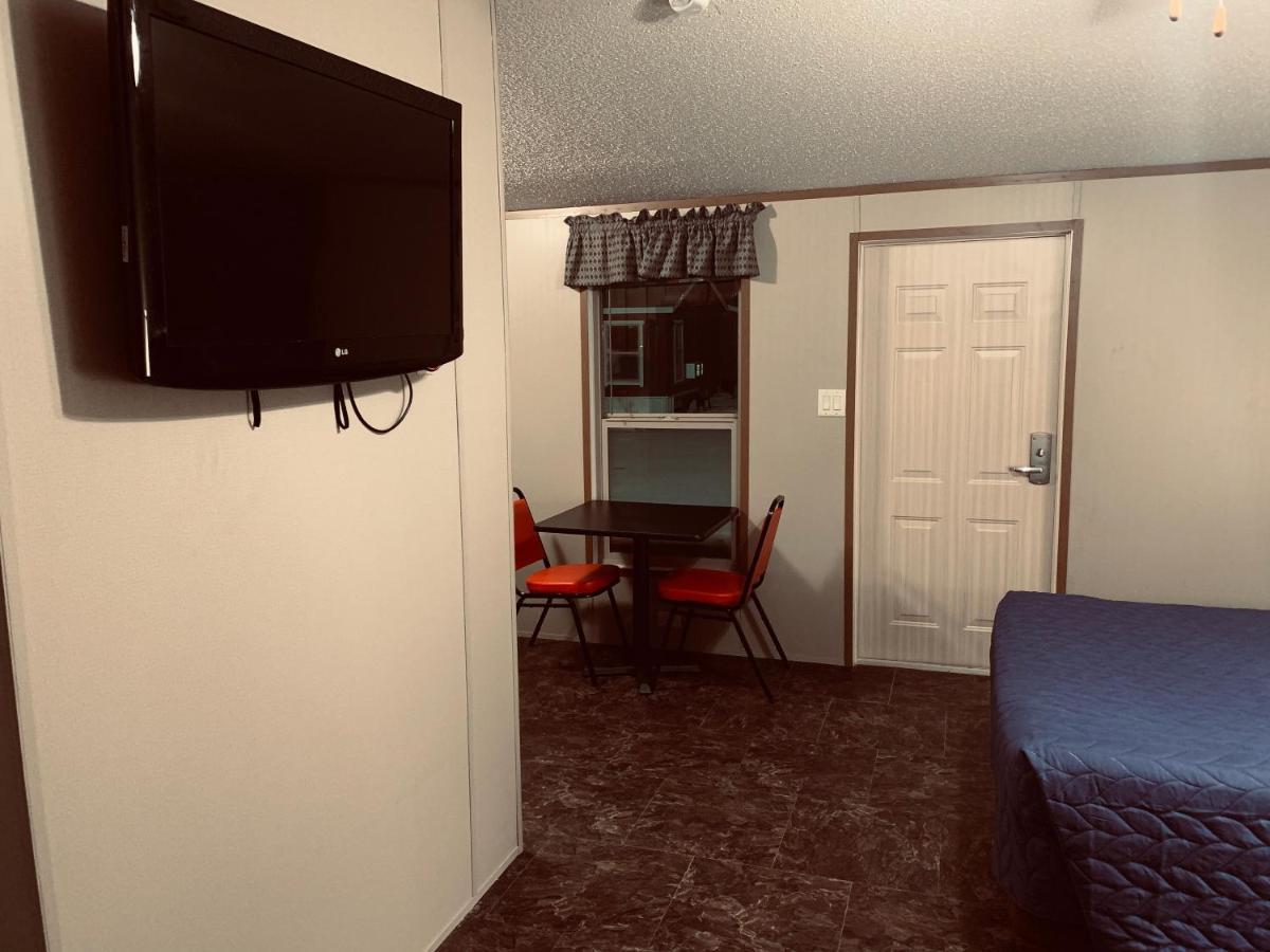 Monahans Country Inn Bagian luar foto