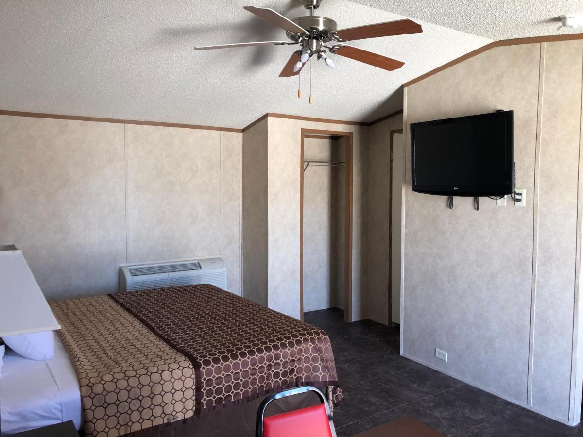 Monahans Country Inn Bagian luar foto